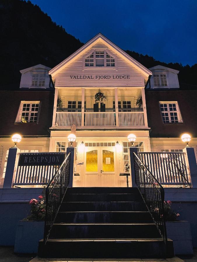 Valldal Fjord Lodge B&B Exterior photo
