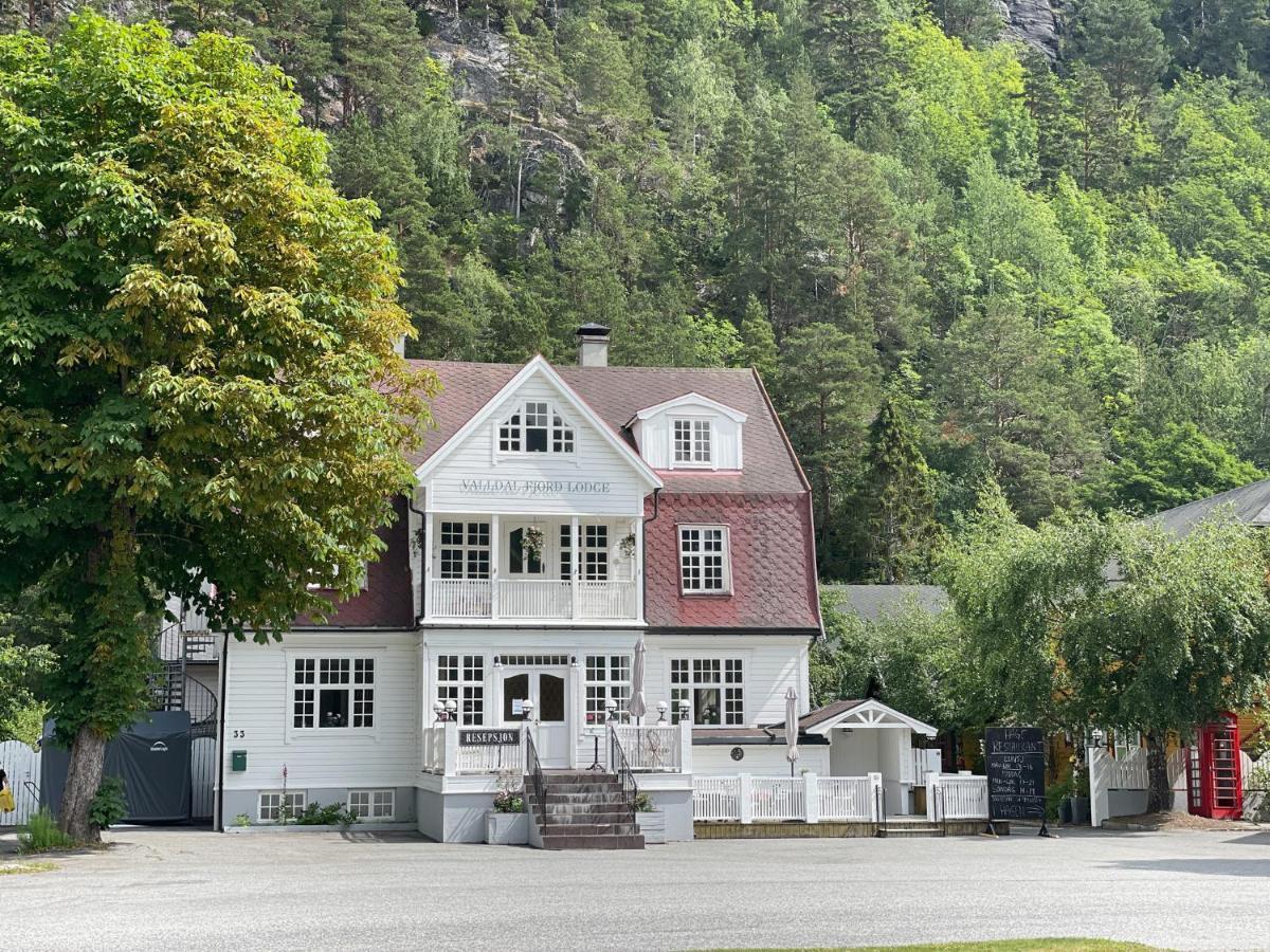 Valldal Fjord Lodge B&B Exterior photo